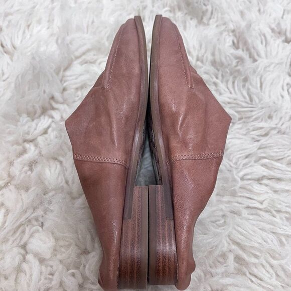 Kelsi Dagger Brooklyn Pointed Toe Taupe/Tan Mule Flat - Picture 8 of 8